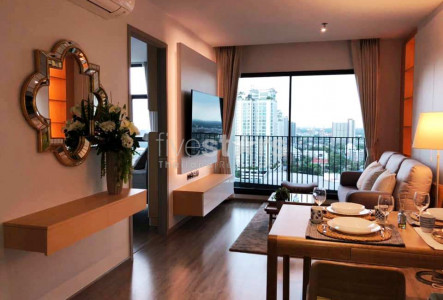 Modern 2 bedrooms condo for rent near BTS Ekamai