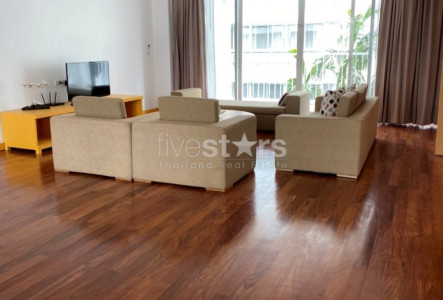4-bedroom apartment for rent on Ekamai