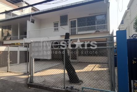 3 bedroom house for rent in Ekamai