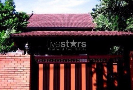 Pet friendly 2 bedrooms house for rent in Phrakanong