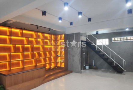 Commercial Building for rent close to Phra Khanong BTS Station