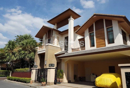 Luxury house private compound for sale close to Phra Khanong BTS Station