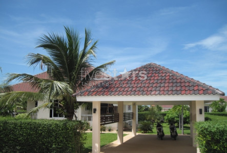 For sale in Hua Hin, 3 bedrooms villa not far from the beaches