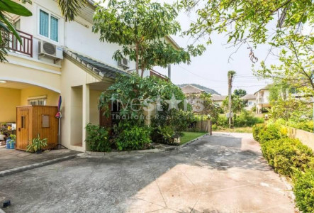 3 bedrooms villa for sale not far from the beach