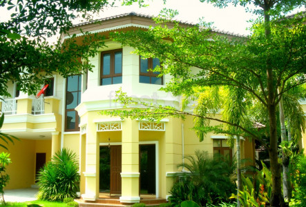 4 bedroom house in compound on Ramkhamhaeng 21