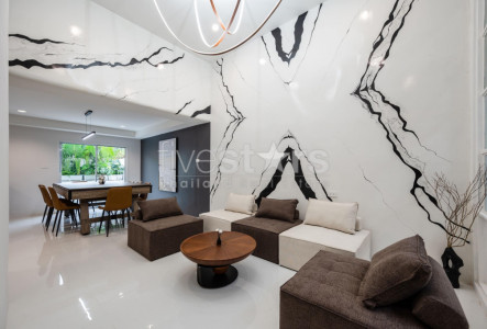 For rent: 5-bedroom townhome on Ladprao