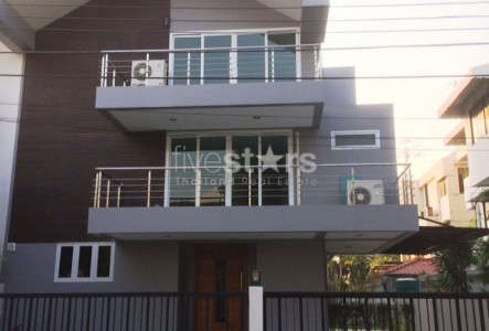 5 bedroom Townhome for sale on Pattanakarn