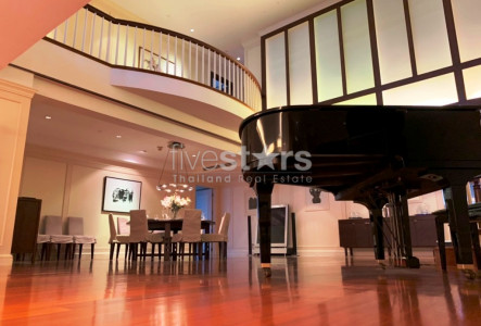 4-bedroom penthouse for sale close to Asoke BTS Station