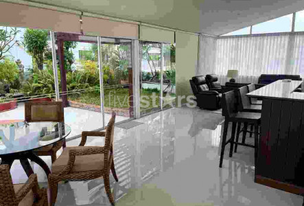 Penthouse 2-bedroom private garden for sale close to Nana BTS station   