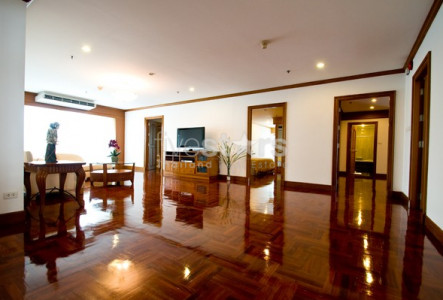 4 bedroom apartment for rent on Asoke
