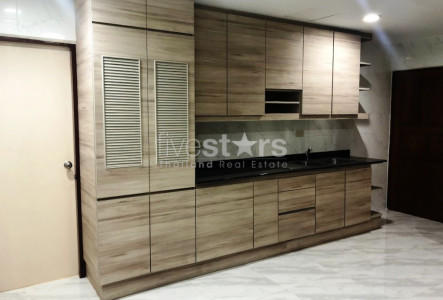 Penthouse 4 bedrooms for rent in Sukhumvit area