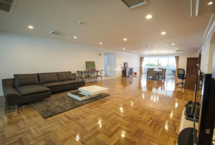 3 bedroom spacious condo for rent on Asoke to Phrom Phong 