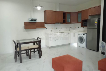 2-bedroom condo for rent close to Asoke BTS Station