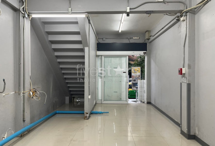Shop for rent close to BTS Nana 