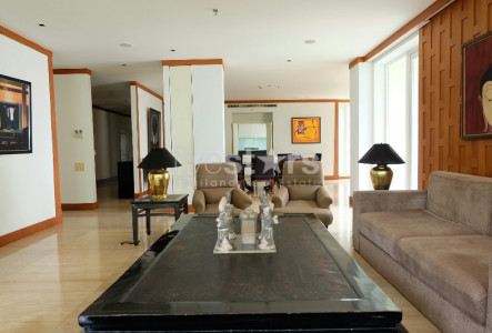 3 bedroom low rise apartment for rent on Sathorn