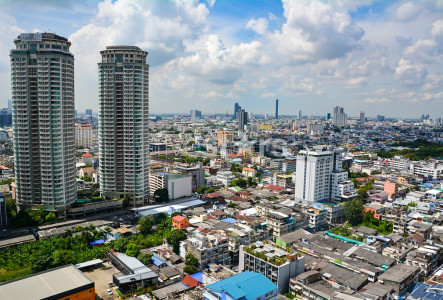 Spacious 3-bedroom condo close to BTS Chong Nonsi