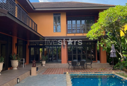 House in compound with private swimming pool 5 bedrooms for rent in Onnut Pattanakan