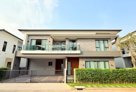 Modern Luxury 4-Bedroom House for Rent in Bangna