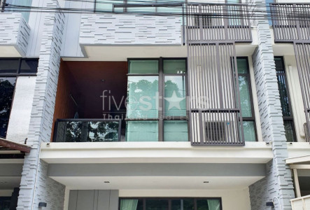3 bedrooms Townhouse for rent in Bangna