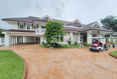 House in compound with private swimming pool 6 bedrooms for sale in Onnut Pattanakan