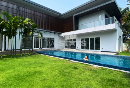 4 bedroom modern house private pool for rent on Pattanakarn