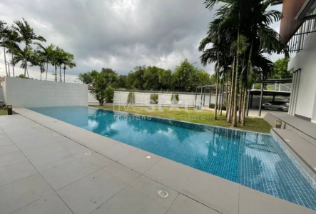 House in compound with private swimming pool 4 bedrooms for rent in Onnut Pattanakan