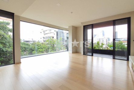 2-bedroom Low Rise condo for sale located in Soi Soonvijai  