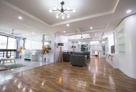 3-bedroom pet friendly condo for rent on Phrom Phong