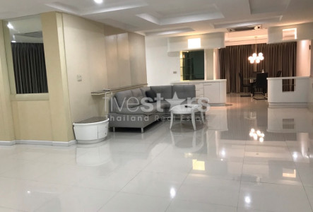 Newly fully renovated 3 bedrooms condo for rent on Phrom Phong 