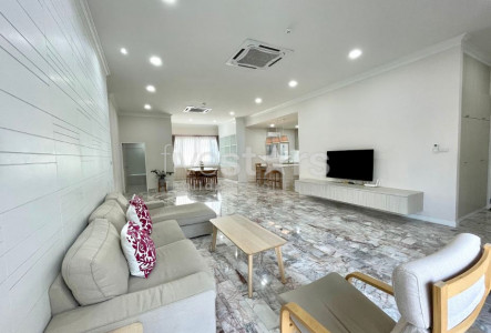 3-bedroom Japanese apartment for rent on Phrom Phong