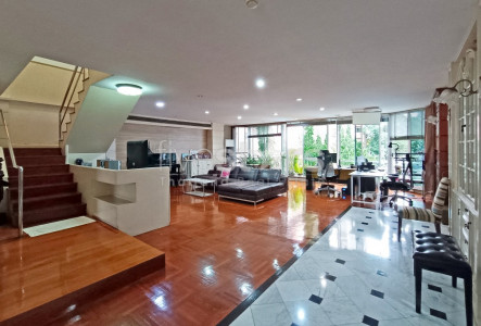 4-bedroom duplex penthouse condo for sale close to Phrom Phong BTS station 