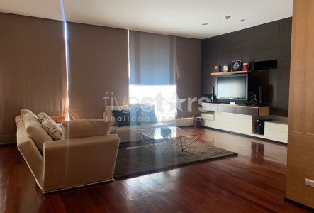 A spacious 2-bedroom apartment is available for rent in Thonglor.