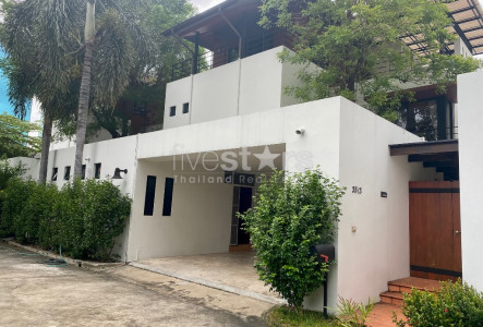 4 bedrooms house with pool for rent Thonglor area