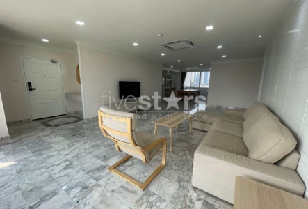 Huge 3 - Bedroom condo for rent on Phromphong