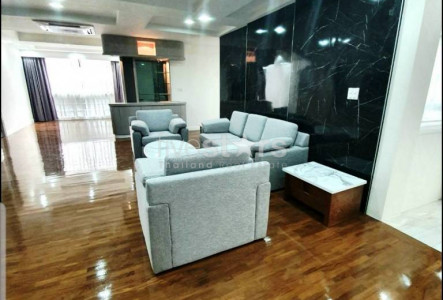Newly renovated 3 bedrooms for rent in Phromphong