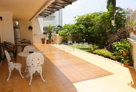 4 bedroom for rent pet friendly with private garden on Phrom Phong