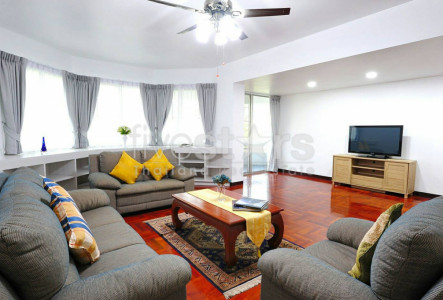 3-bedroom pet friendly apartment for rent on Phrom Phong