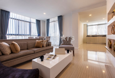 Condo 2 bedrooms for rent near BTS Phrompong