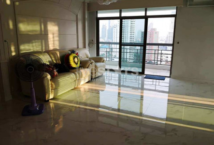 Royal Castle 3 bedrooms condo for rent in Sukhumvit BTS Phromphong