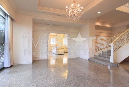 5 bedroom pet friendly condo for rent on Phrom Phong