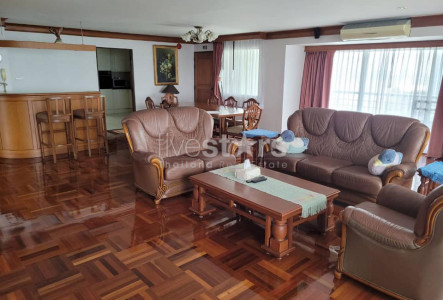 Spacious 3 bedroom condo for rent on Thonglor
