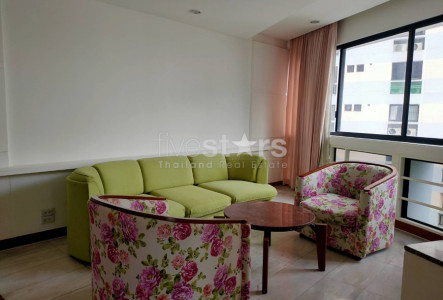 Pet friendly condo 3 bedrooms for rent in Phromphong