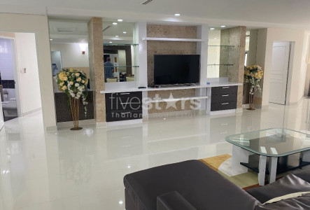 3 bedroom condo for sale on Phrom Phong
