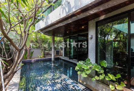 3 bedrooms house with private pool close to The BTS Thonglor Station
