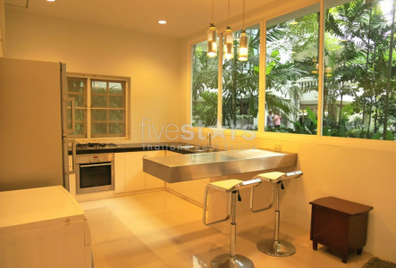 4 bedroom Thonglor house with garden, excellent value for money