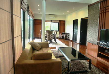 Townhouse in compound 3 bedrooms for rent in Bangkok near BTS Phromphong