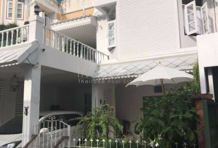 4 bedroom townhome for rent on Thong Lor