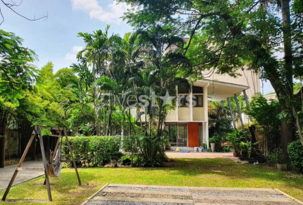 House with private pool for rent in Sukhumvit Promphong Thonglor