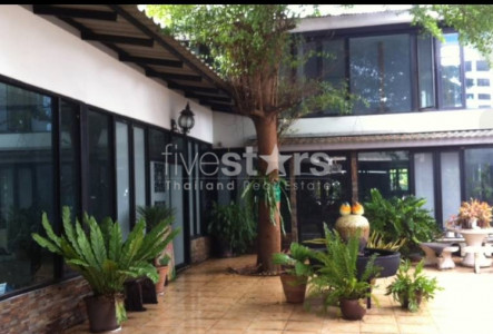 Home office unfurnished for rent in Thonglor area