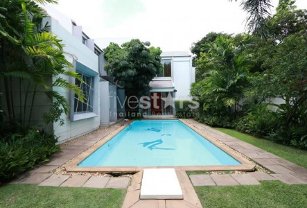 Modern style house for rent with pool